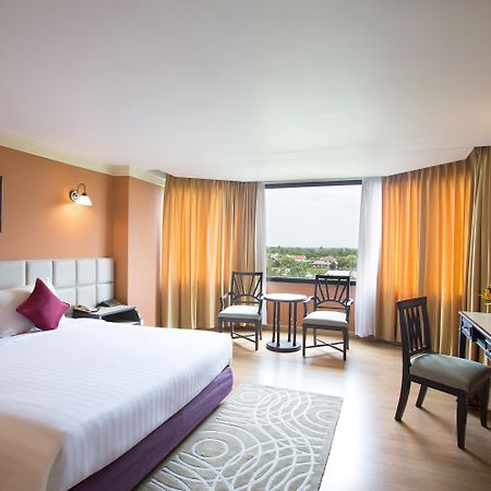 The Imperial Hotel & Convention Centre Phitsanulok Bagian luar foto