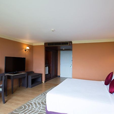 The Imperial Hotel & Convention Centre Phitsanulok Bagian luar foto