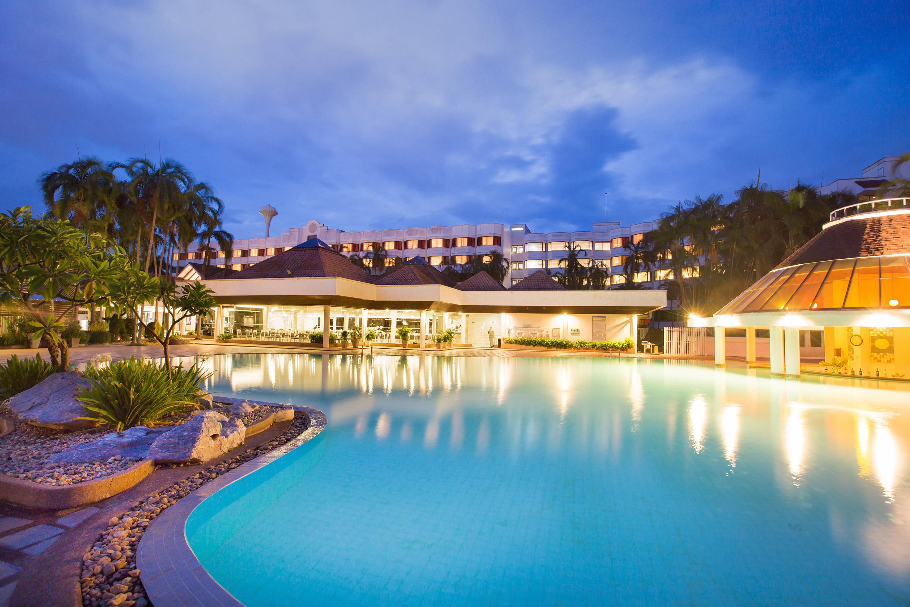 The Imperial Hotel & Convention Centre Phitsanulok Bagian luar foto