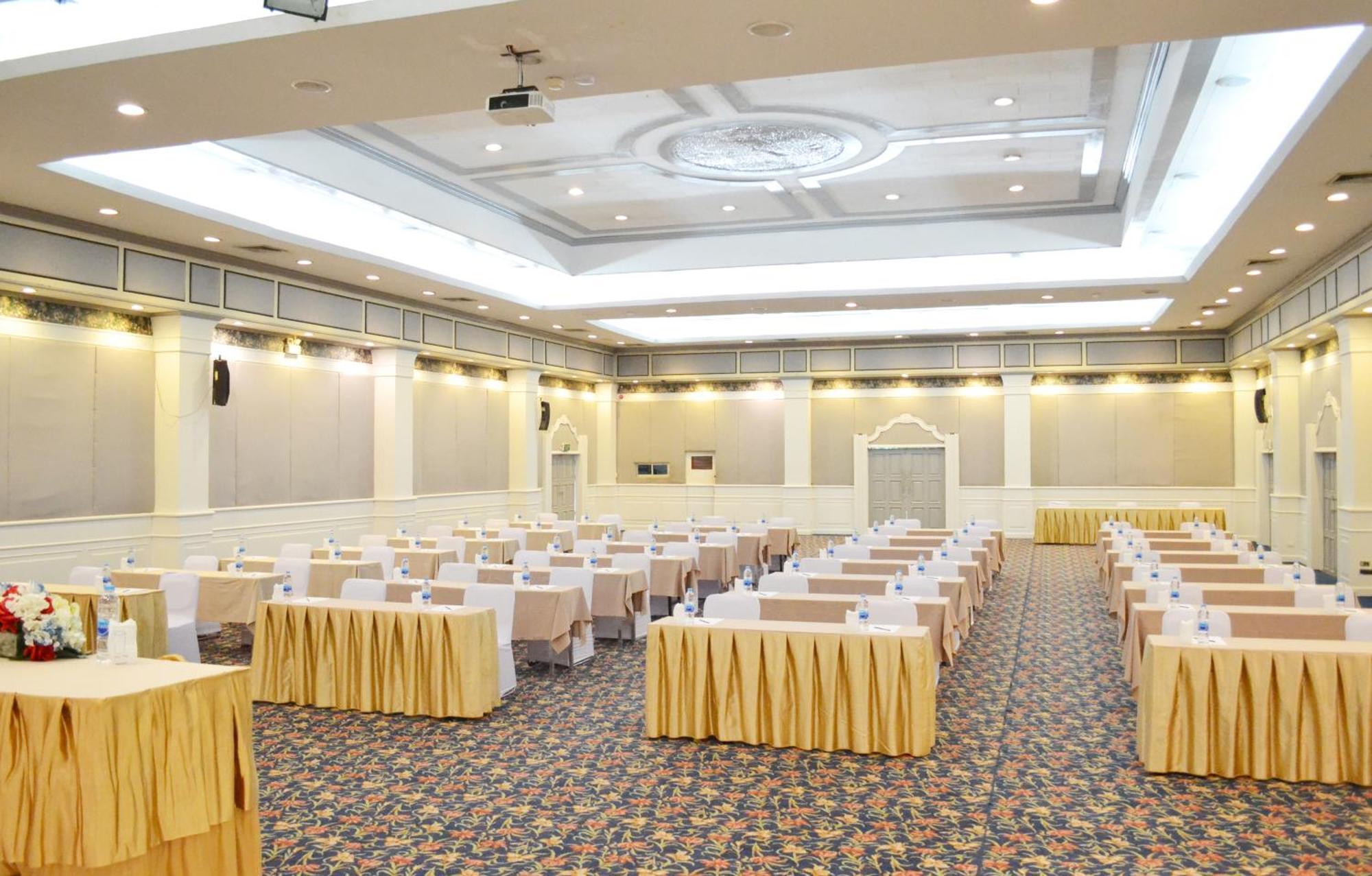 The Imperial Hotel & Convention Centre Phitsanulok Bagian luar foto