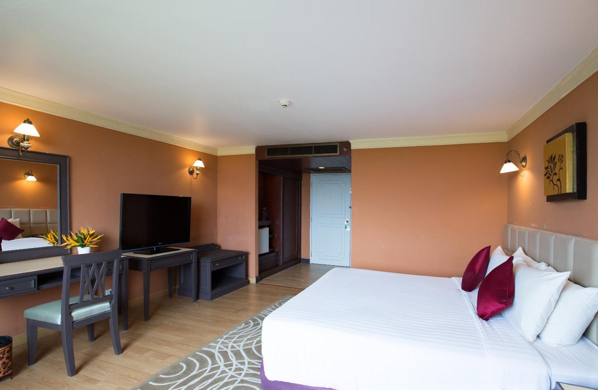 The Imperial Hotel & Convention Centre Phitsanulok Bagian luar foto